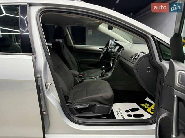 Сірий Фольксваген Гольф, об'ємом двигуна 1.6 л та пробігом 461 тис. км за 10700 $, фото 8 на Automoto.ua