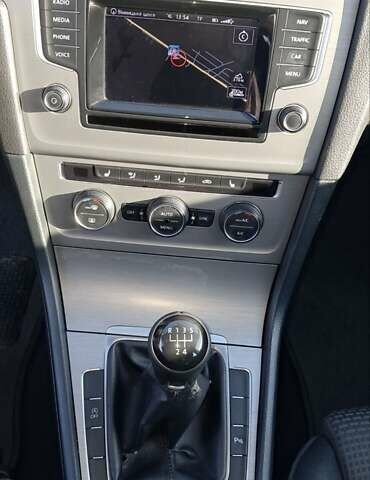 Серый Фольксваген Гольф, объемом двигателя 1.6 л и пробегом 275 тыс. км за 11000 $, фото 23 на Automoto.ua