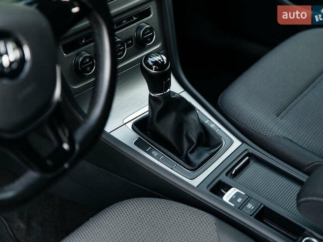 Серый Фольксваген Гольф, объемом двигателя 1.6 л и пробегом 250 тыс. км за 12300 $, фото 8 на Automoto.ua