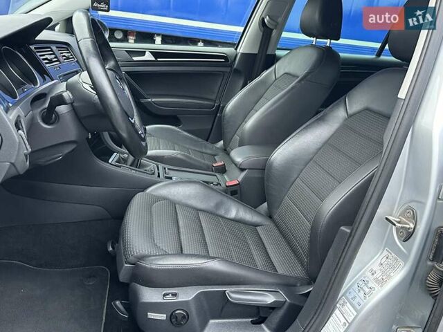 Серый Фольксваген Гольф, объемом двигателя 1.6 л и пробегом 236 тыс. км за 11450 $, фото 42 на Automoto.ua