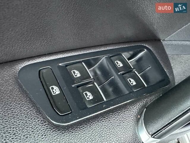 Серый Фольксваген Гольф, объемом двигателя 1.6 л и пробегом 236 тыс. км за 11450 $, фото 37 на Automoto.ua