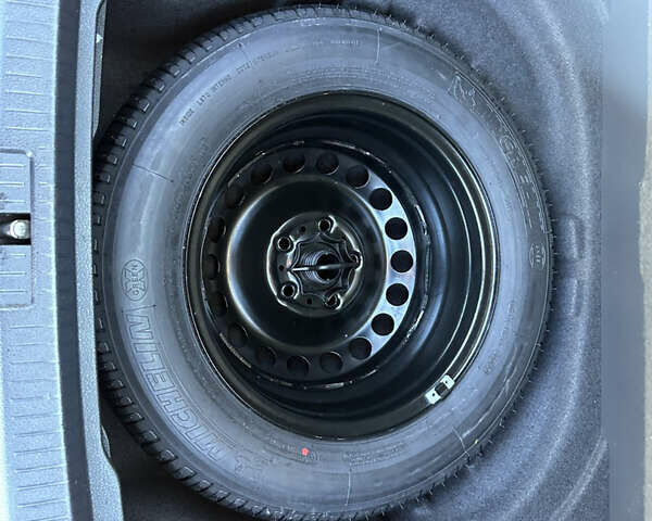 Серый Фольксваген Гольф, объемом двигателя 1.6 л и пробегом 223 тыс. км за 12048 $, фото 28 на Automoto.ua