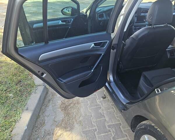 Серый Фольксваген Гольф, объемом двигателя 1.4 л и пробегом 247 тыс. км за 10800 $, фото 10 на Automoto.ua