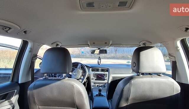 Серый Фольксваген Гольф, объемом двигателя 1.6 л и пробегом 275 тыс. км за 11000 $, фото 19 на Automoto.ua