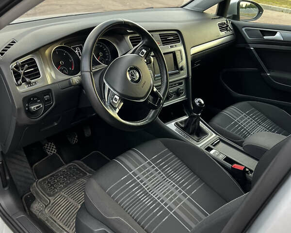 Серый Фольксваген Гольф, объемом двигателя 1.6 л и пробегом 257 тыс. км за 11400 $, фото 11 на Automoto.ua