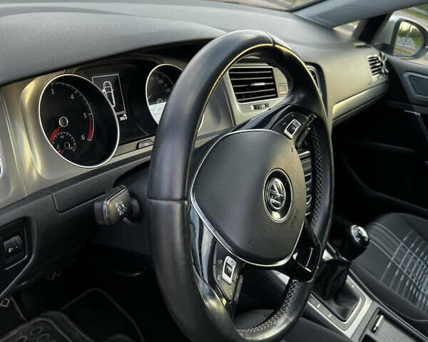 Серый Фольксваген Гольф, объемом двигателя 1.6 л и пробегом 257 тыс. км за 11400 $, фото 12 на Automoto.ua