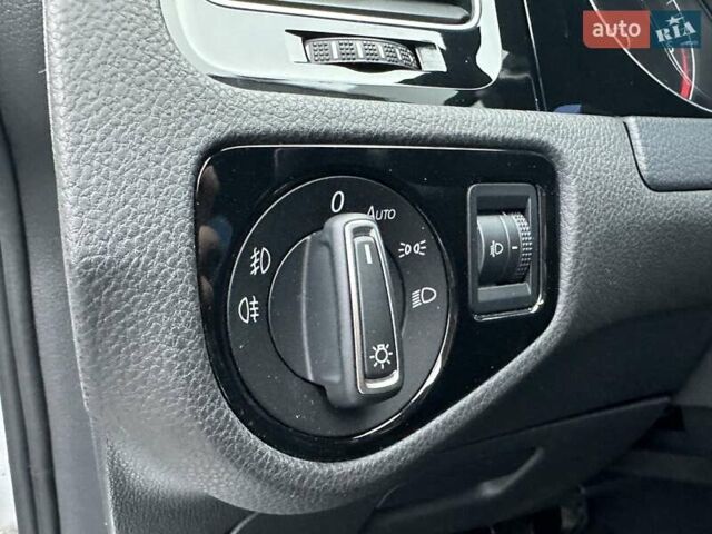 Серый Фольксваген Гольф, объемом двигателя 1.6 л и пробегом 236 тыс. км за 11450 $, фото 47 на Automoto.ua