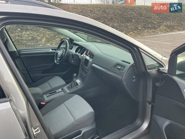 Серый Фольксваген Гольф, объемом двигателя 1.6 л и пробегом 237 тыс. км за 9800 $, фото 12 на Automoto.ua