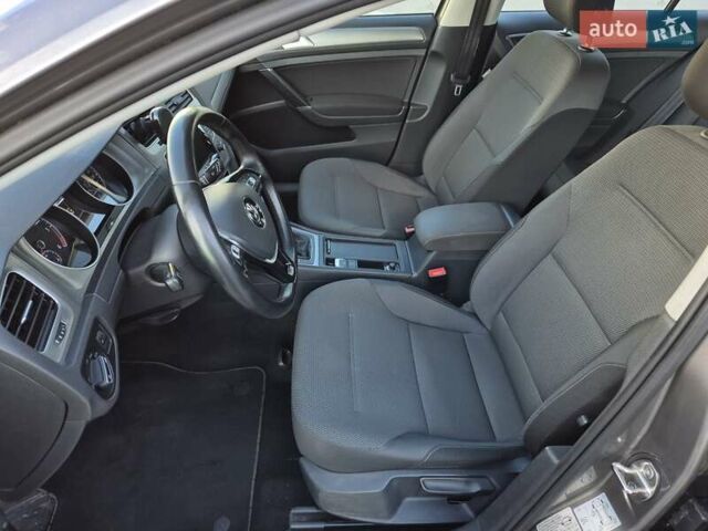 Серый Фольксваген Гольф, объемом двигателя 1.6 л и пробегом 255 тыс. км за 10900 $, фото 11 на Automoto.ua
