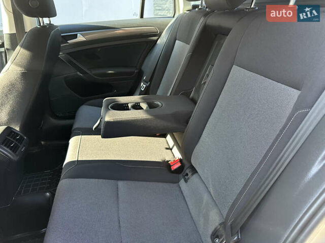 Фольксваген Гольф 2015 в Червонограде на Automoto.ua Серый Фольксваген Гольф, объемом двигателя 1.6 л и пробегом 223 тыс. км за 12157 $, фото 57 на Automoto.ua