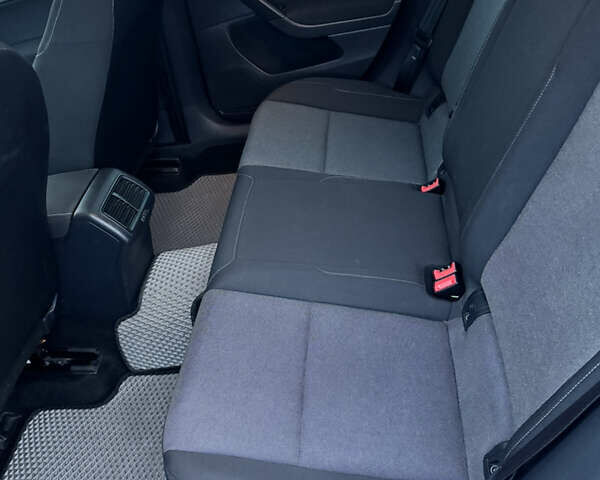 Серый Фольксваген Гольф, объемом двигателя 1.6 л и пробегом 303 тыс. км за 9300 $, фото 24 на Automoto.ua