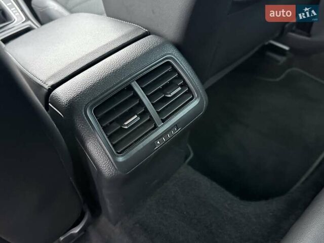 Серый Фольксваген Гольф, объемом двигателя 1.6 л и пробегом 236 тыс. км за 11450 $, фото 69 на Automoto.ua