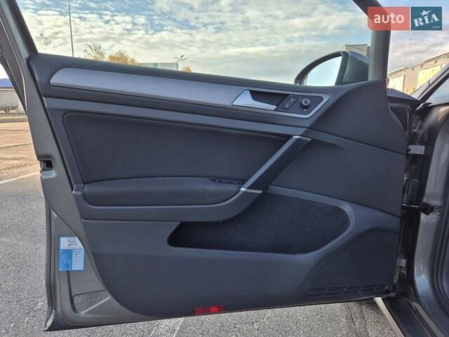 Серый Фольксваген Гольф, объемом двигателя 1.6 л и пробегом 255 тыс. км за 10900 $, фото 12 на Automoto.ua