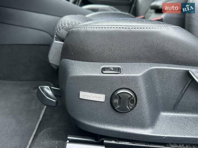 Серый Фольксваген Гольф, объемом двигателя 1.6 л и пробегом 236 тыс. км за 11450 $, фото 43 на Automoto.ua