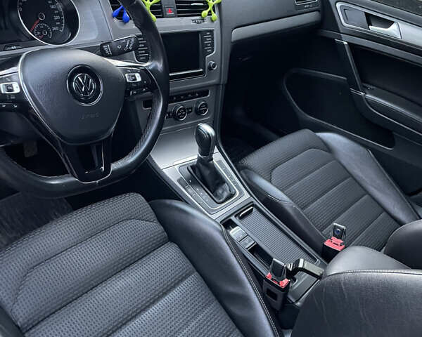 Серый Фольксваген Гольф, объемом двигателя 1.6 л и пробегом 205 тыс. км за 12500 $, фото 5 на Automoto.ua