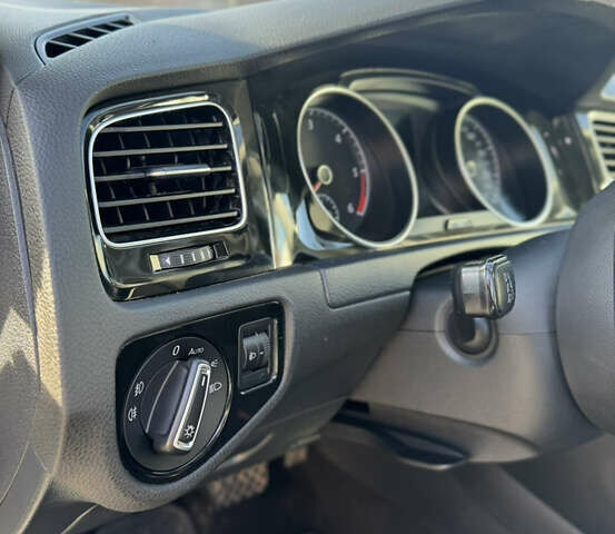 Серый Фольксваген Гольф, объемом двигателя 1.6 л и пробегом 198 тыс. км за 10999 $, фото 28 на Automoto.ua