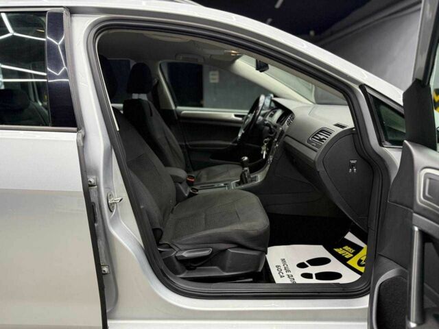 Серый Фольксваген Гольф, объемом двигателя 1.6 л и пробегом 461 тыс. км за 10700 $, фото 8 на Automoto.ua