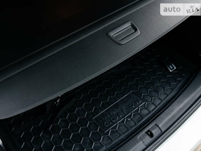 Серый Фольксваген Гольф, объемом двигателя 1.6 л и пробегом 250 тыс. км за 11100 $, фото 31 на Automoto.ua