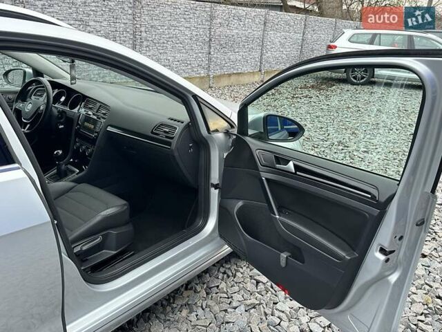 Серый Фольксваген Гольф, объемом двигателя 1.6 л и пробегом 236 тыс. км за 11450 $, фото 75 на Automoto.ua