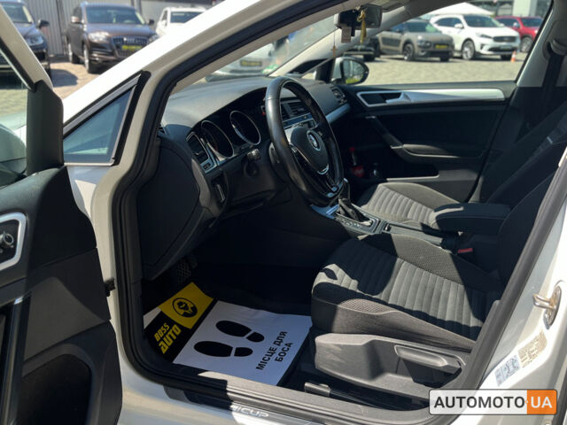 Серый Фольксваген Гольф, объемом двигателя 1.6 л и пробегом 277 тыс. км за 11700 $, фото 12 на Automoto.ua