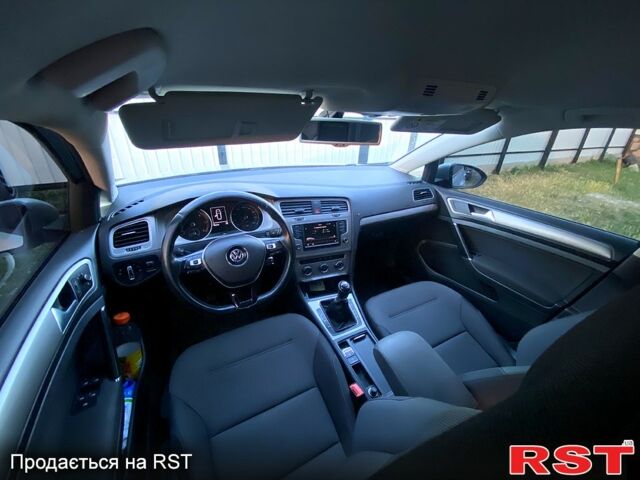 Серый Фольксваген Гольф, объемом двигателя 1.6 л и пробегом 290 тыс. км за 11000 $, фото 4 на Automoto.ua