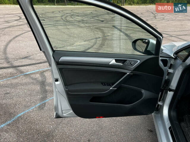 Серый Фольксваген Гольф, объемом двигателя 1.6 л и пробегом 257 тыс. км за 11400 $, фото 10 на Automoto.ua