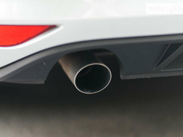 Серый Фольксваген Гольф, объемом двигателя 1.6 л и пробегом 250 тыс. км за 11100 $, фото 61 на Automoto.ua