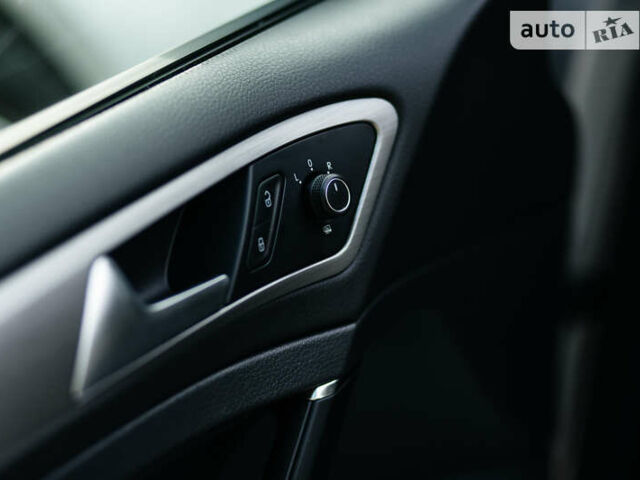 Серый Фольксваген Гольф, объемом двигателя 1.6 л и пробегом 250 тыс. км за 11100 $, фото 53 на Automoto.ua