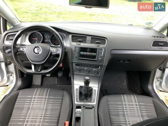 Серый Фольксваген Гольф, объемом двигателя 1.6 л и пробегом 242 тыс. км за 10200 $, фото 12 на Automoto.ua
