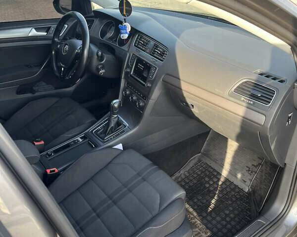 Серый Фольксваген Гольф, объемом двигателя 1.6 л и пробегом 260 тыс. км за 11700 $, фото 19 на Automoto.ua