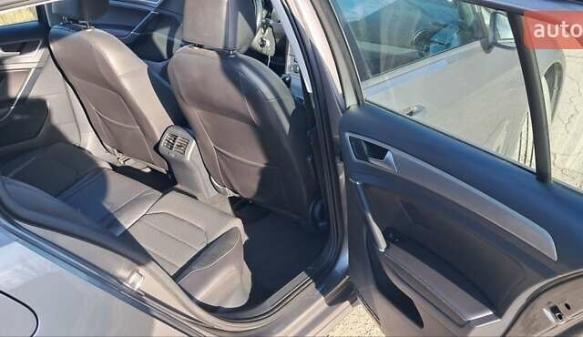 Серый Фольксваген Гольф, объемом двигателя 1.6 л и пробегом 275 тыс. км за 11000 $, фото 21 на Automoto.ua