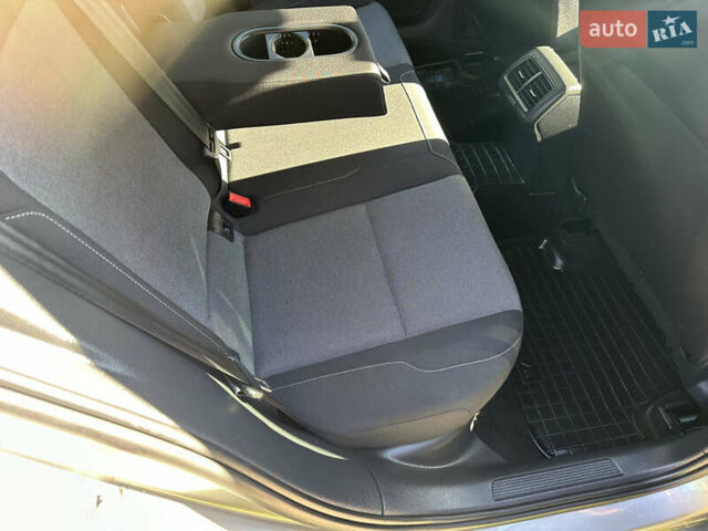 Серый Фольксваген Гольф, объемом двигателя 1.6 л и пробегом 223 тыс. км за 12048 $, фото 30 на Automoto.ua