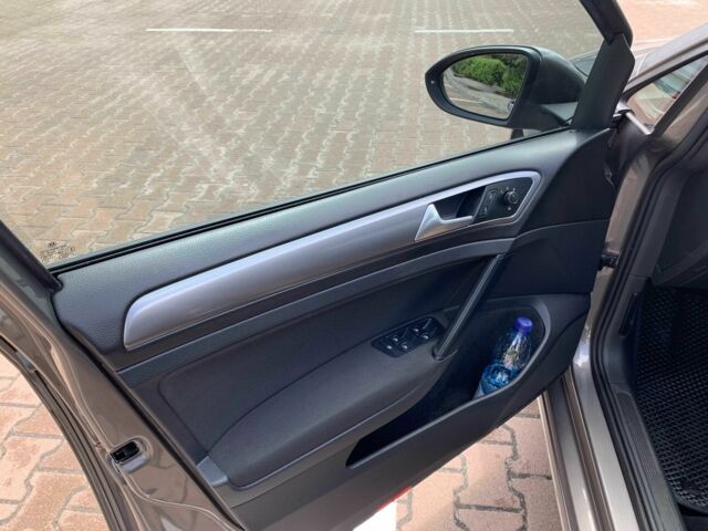 Серый Фольксваген Гольф, объемом двигателя 1.6 л и пробегом 245 тыс. км за 9999 $, фото 15 на Automoto.ua