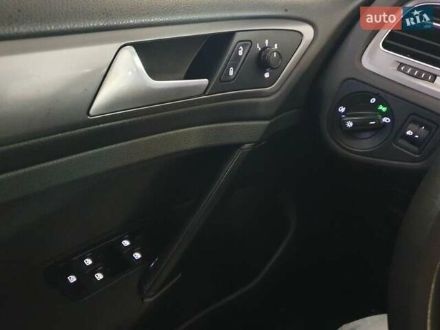 Серый Фольксваген Гольф, объемом двигателя 1.6 л и пробегом 170 тыс. км за 8500 $, фото 63 на Automoto.ua