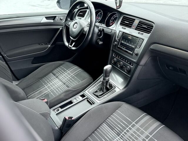 Сірий Фольксваген Гольф, об'ємом двигуна 2 л та пробігом 300 тис. км за 11000 $, фото 6 на Automoto.ua