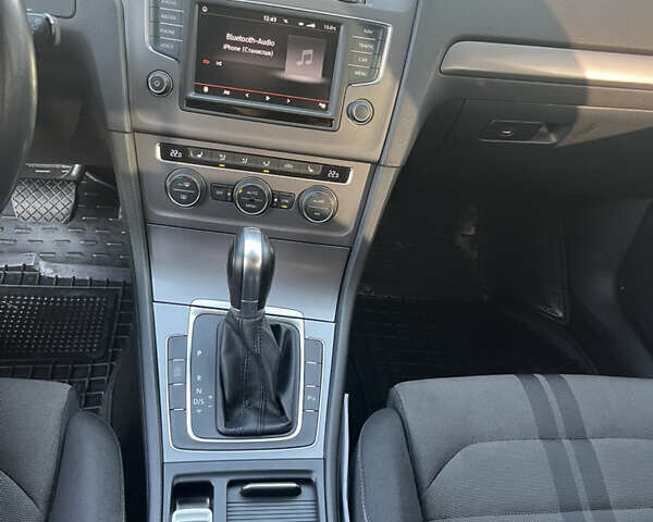 Серый Фольксваген Гольф, объемом двигателя 1.6 л и пробегом 260 тыс. км за 11700 $, фото 13 на Automoto.ua