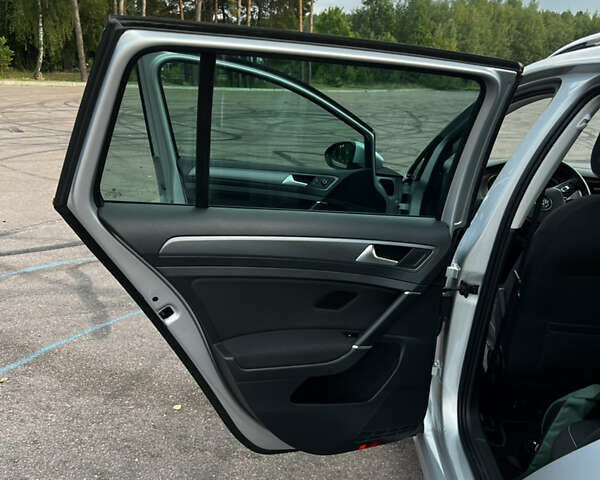 Серый Фольксваген Гольф, объемом двигателя 1.6 л и пробегом 257 тыс. км за 11400 $, фото 14 на Automoto.ua