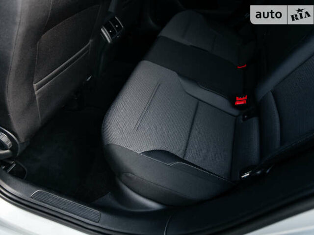 Серый Фольксваген Гольф, объемом двигателя 1.6 л и пробегом 250 тыс. км за 11100 $, фото 17 на Automoto.ua