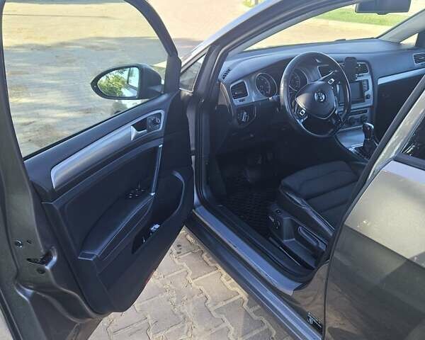 Серый Фольксваген Гольф, объемом двигателя 1.4 л и пробегом 247 тыс. км за 10800 $, фото 12 на Automoto.ua