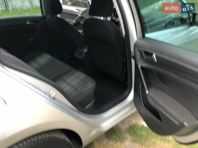 Серый Фольксваген Гольф, объемом двигателя 1.6 л и пробегом 242 тыс. км за 10200 $, фото 10 на Automoto.ua