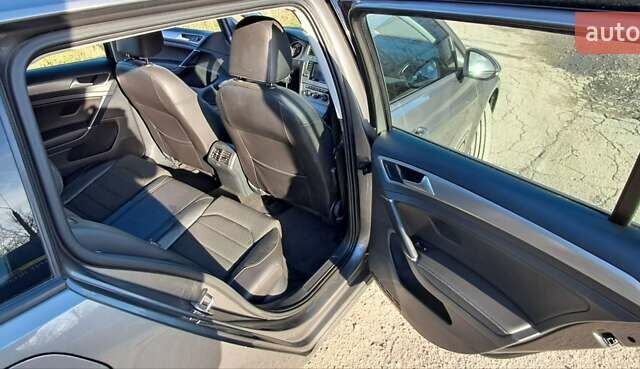 Серый Фольксваген Гольф, объемом двигателя 1.6 л и пробегом 275 тыс. км за 11000 $, фото 20 на Automoto.ua