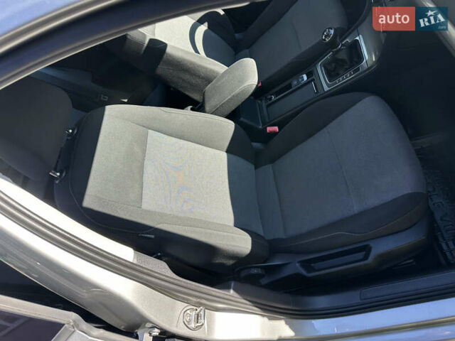 Серый Фольксваген Гольф, объемом двигателя 1.6 л и пробегом 223 тыс. км за 12048 $, фото 32 на Automoto.ua