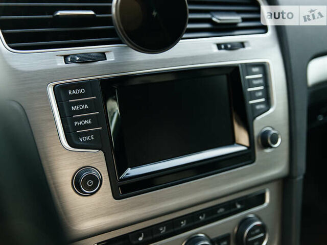 Серый Фольксваген Гольф, объемом двигателя 1.6 л и пробегом 250 тыс. км за 11100 $, фото 37 на Automoto.ua