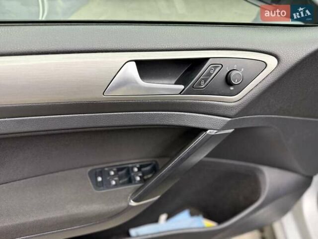 Сірий Фольксваген Гольф, об'ємом двигуна 1.6 л та пробігом 461 тис. км за 10700 $, фото 22 на Automoto.ua