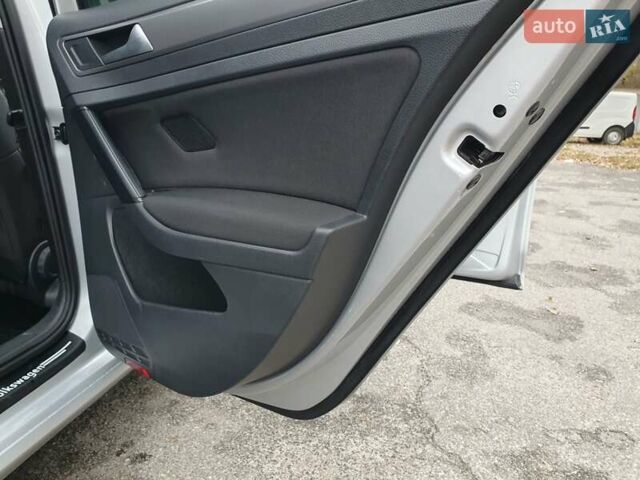 Серый Фольксваген Гольф, объемом двигателя 1.6 л и пробегом 170 тыс. км за 7999 $, фото 35 на Automoto.ua