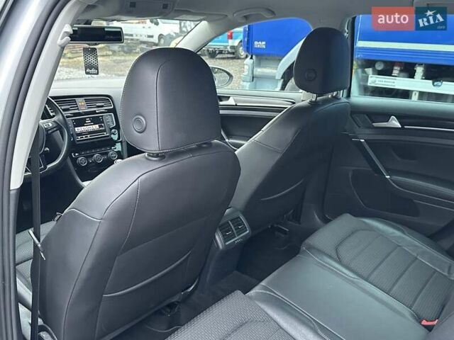 Серый Фольксваген Гольф, объемом двигателя 1.6 л и пробегом 236 тыс. км за 11450 $, фото 68 на Automoto.ua