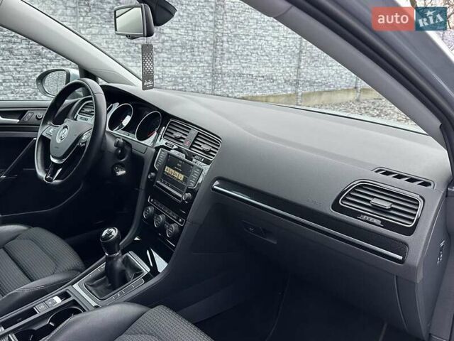 Серый Фольксваген Гольф, объемом двигателя 1.6 л и пробегом 236 тыс. км за 11450 $, фото 78 на Automoto.ua