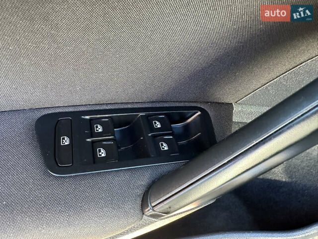 Фольксваген Гольф 2015 в Червонограде на Automoto.ua Серый Фольксваген Гольф, объемом двигателя 1.6 л и пробегом 223 тыс. км за 12157 $, фото 32 на Automoto.ua