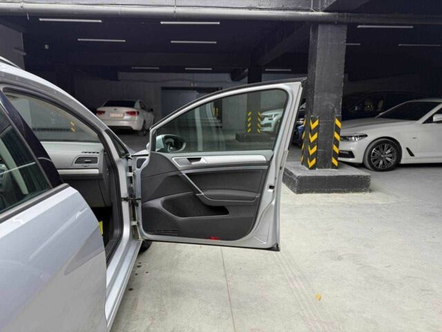 Серый Фольксваген Гольф, объемом двигателя 1.6 л и пробегом 461 тыс. км за 10700 $, фото 9 на Automoto.ua