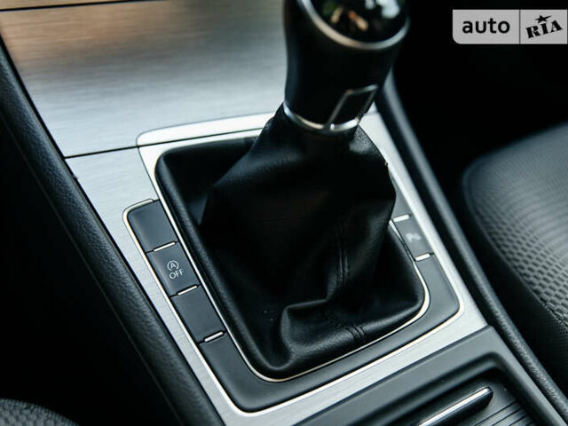 Серый Фольксваген Гольф, объемом двигателя 1.6 л и пробегом 250 тыс. км за 11100 $, фото 43 на Automoto.ua